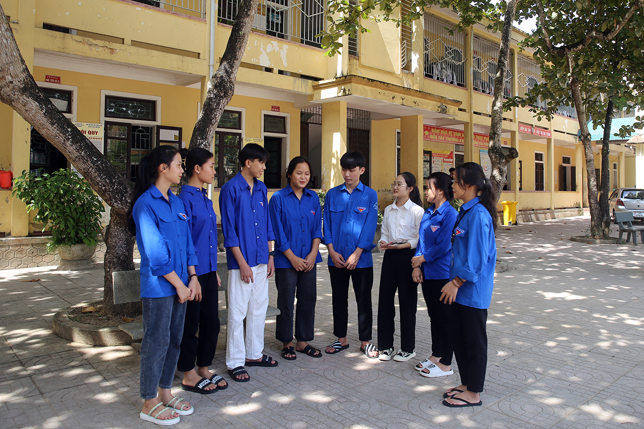 Trang thường xuyên chia sẻ và tiếp lửa cùng thế hệ các em học sinh khóa sau.