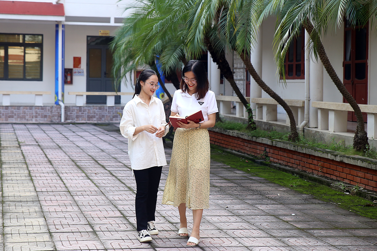 Ở môi trường mới, Thùy Trang có cơ hội được tiếp xúc, giao lưu với các đảng viên khóa trước và có thêm cơ hội để học hỏi, rèn luyện.