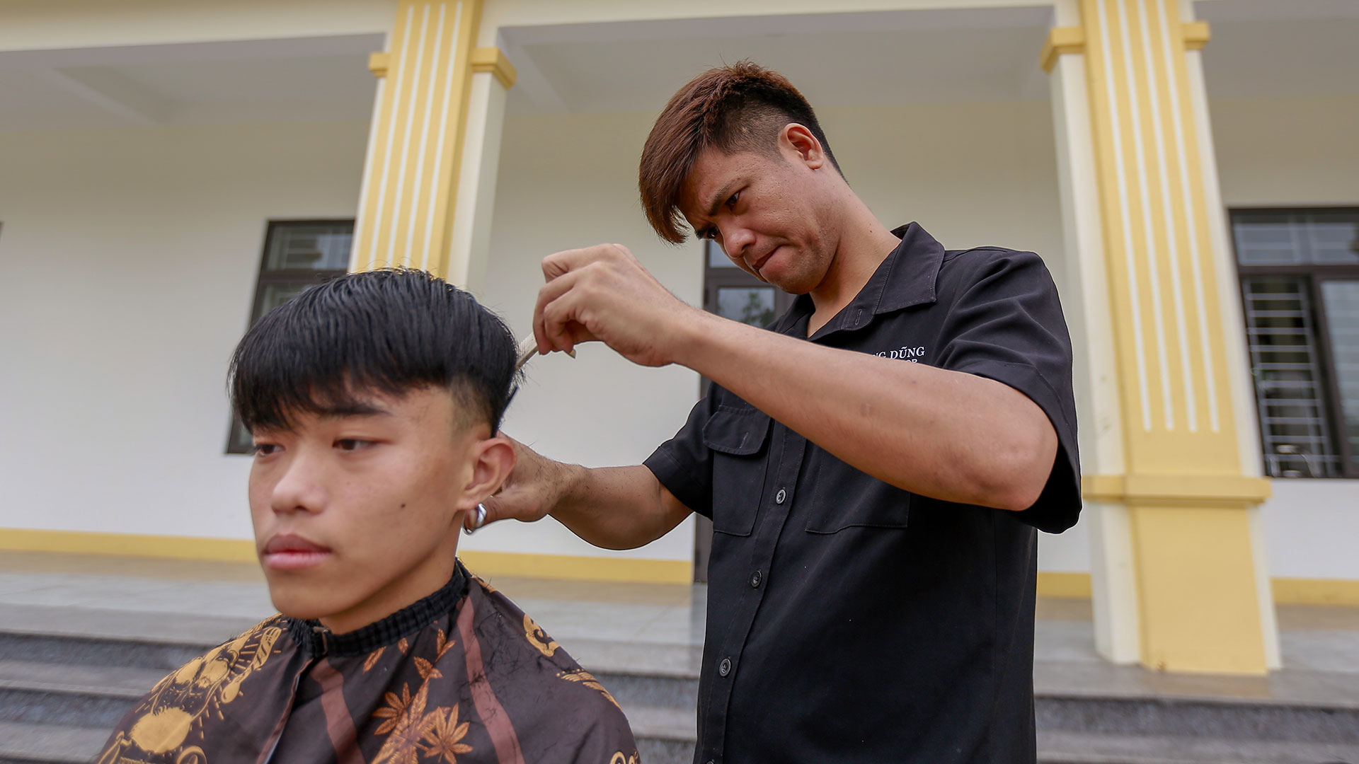 1 Review Top 15 tiệm cắt tóc đẹp cho nam ở Sài Gòn được ưa chuộng nhất   Tóc Đẹp AZ