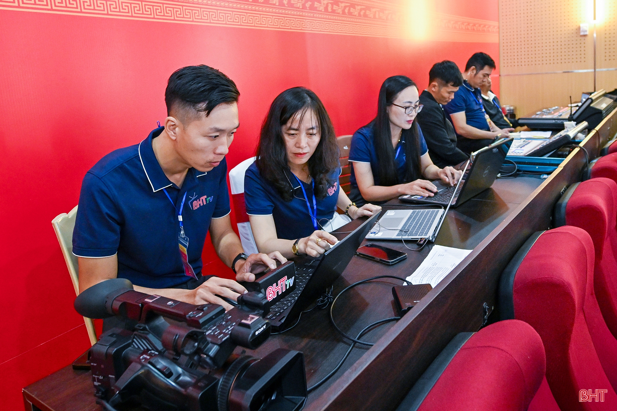 Phóng viên tác nghiệp