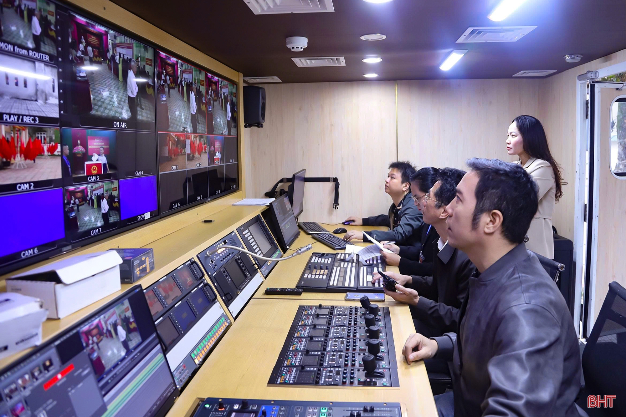 Phóng viên tác nghiệp