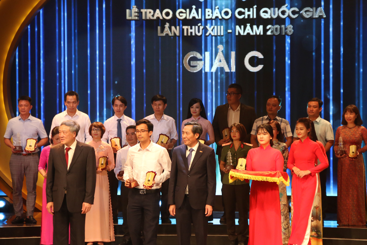 Nhà báo Nguyễn Mạnh Hà nhận giải C - Giải Báo chí Quốc gia năm 2018